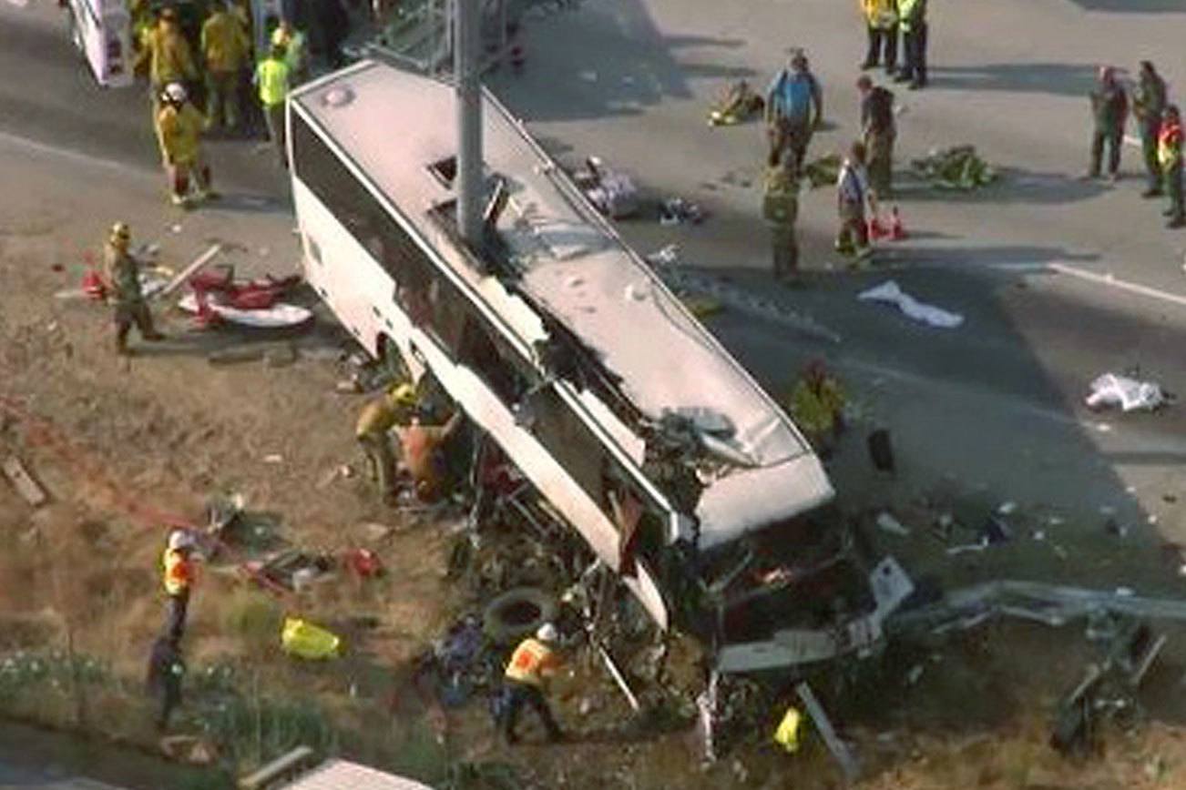 Cinco muertos en accidente de autobús que transportaba trabajadores agrícolas de California a Pasco, Washington