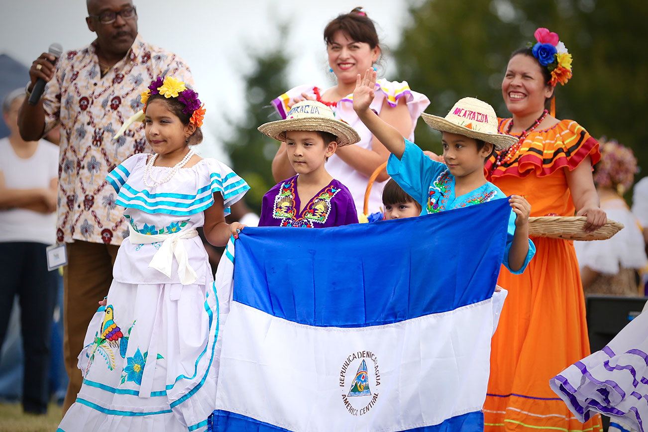 Centroamericanos hacen vibrar Seattle en colorido festival