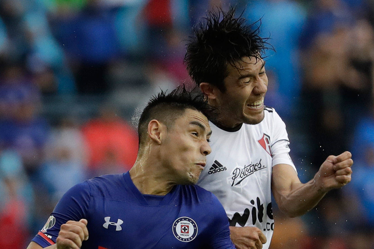 Cruz Azul vence al Atlas y sale de mala racha en México