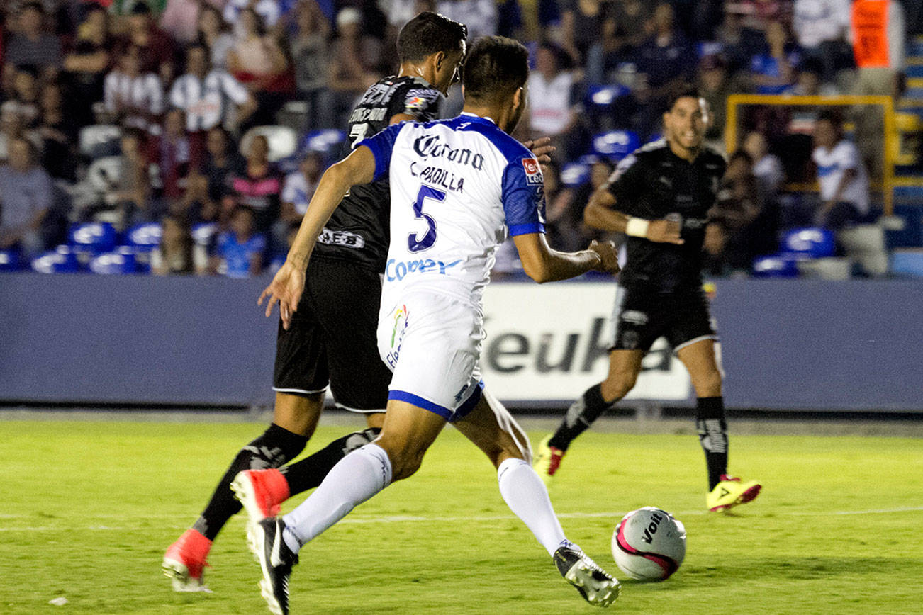 Monterrey vence al América y se afianza como líder en México