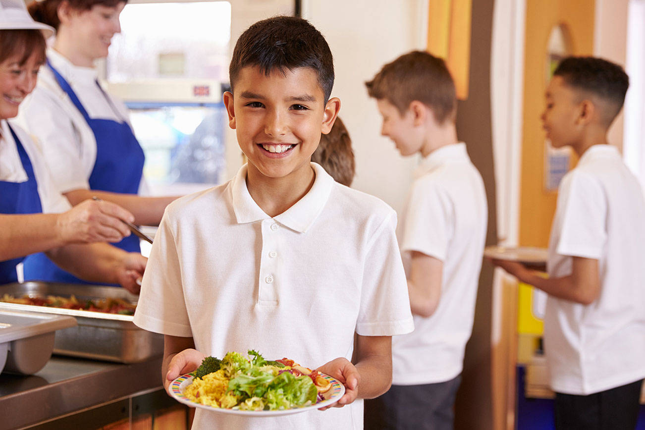 Nueva ley estatal prohibe señalar a estudiantes que no pueden pagar el almuerzo