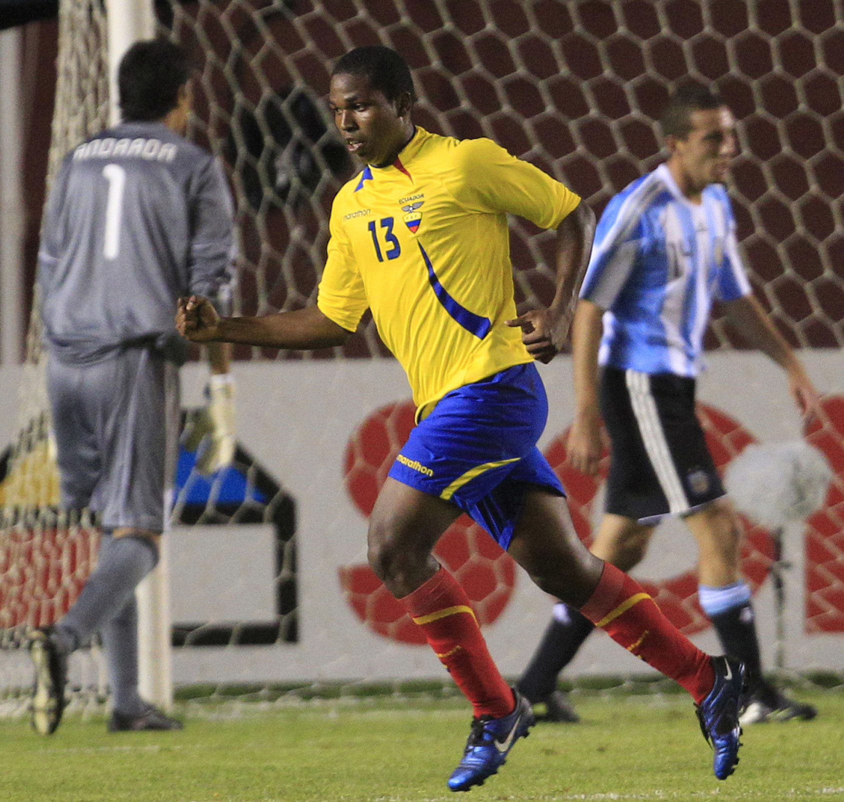 Ecuador sorprende a Argentina