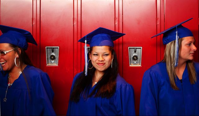 Número de hispanos con  secundaria terminada aumenta