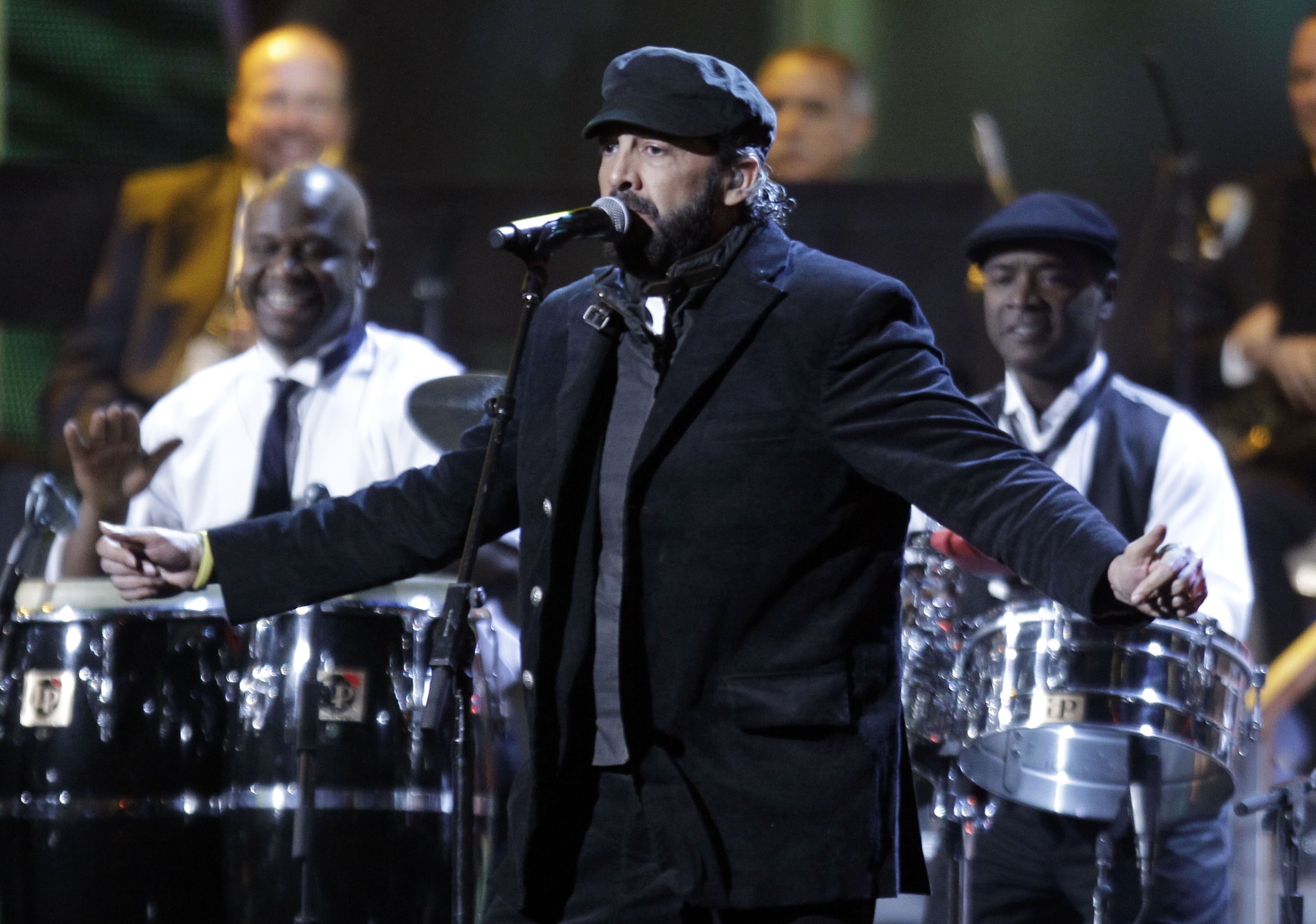 Juan Luis Guerra rinde homenaje a los Beatles