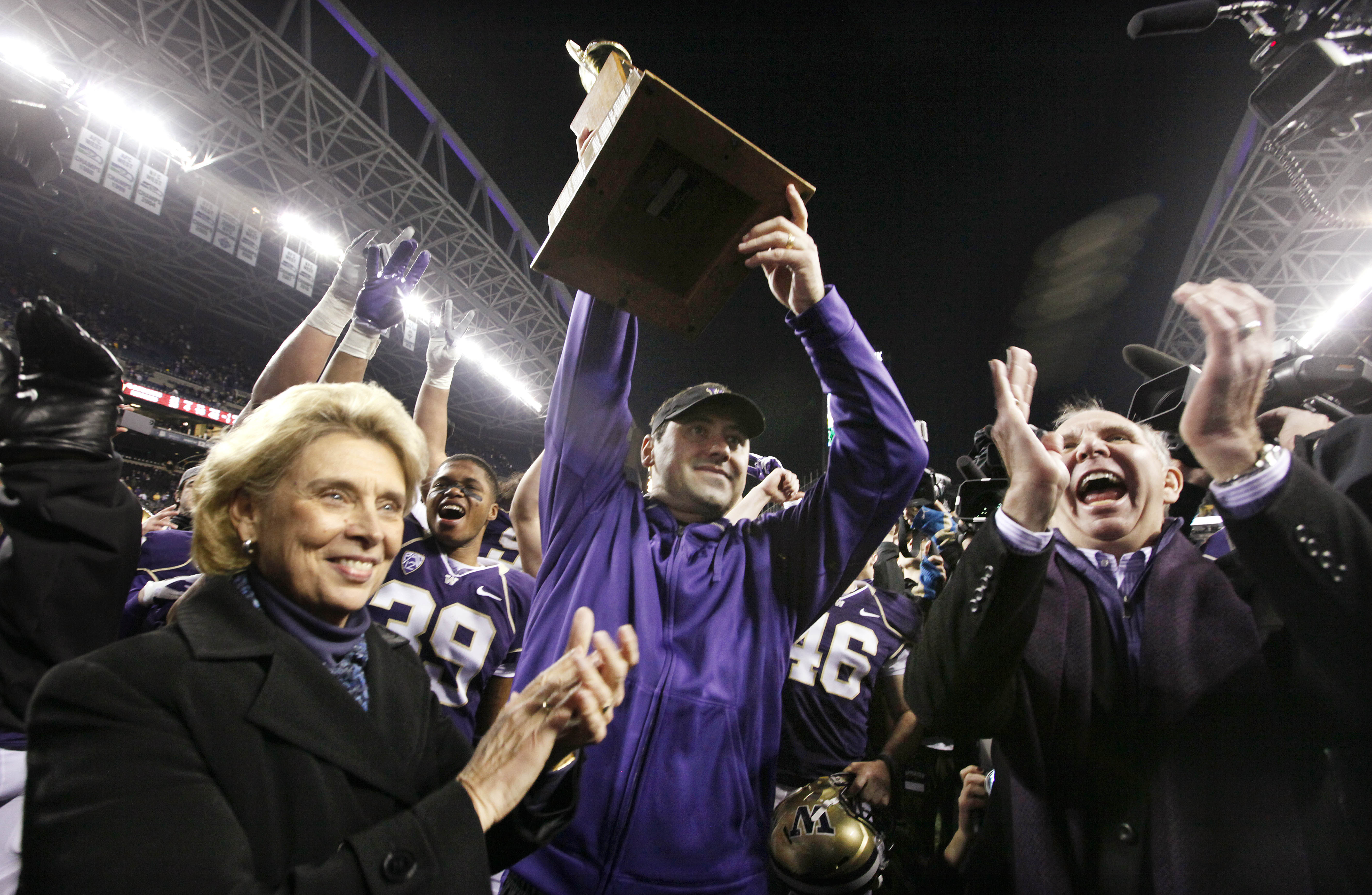 Huskies ganan la Copa de la Manzana