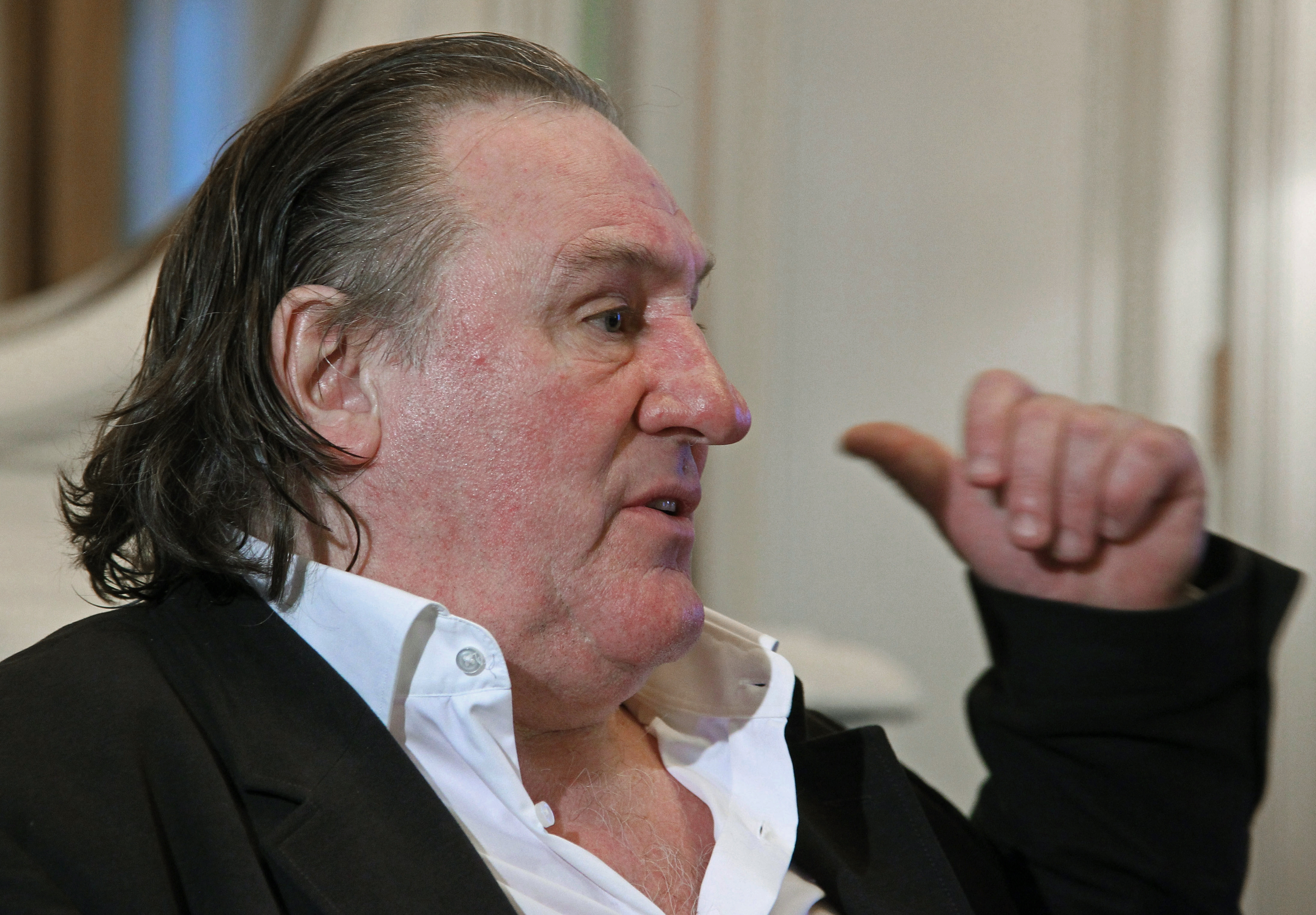 Depardieu recibe su pasaporte ruso