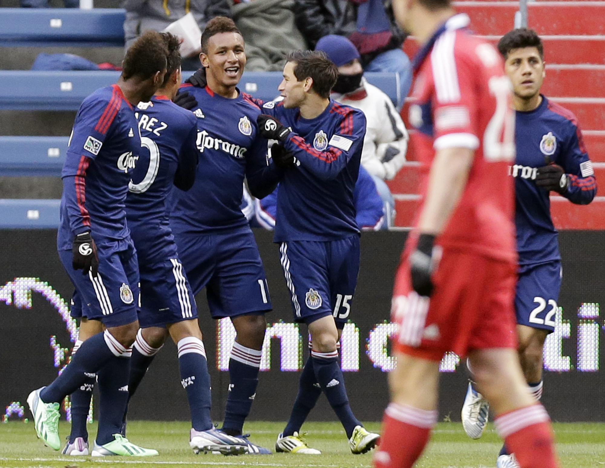 Las Chivas del Chelis golean en Chicago