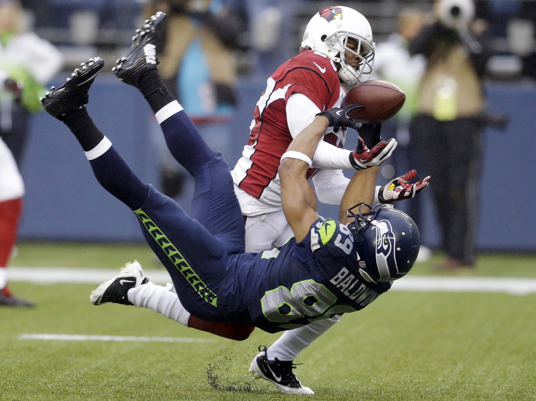 Arizona sorprende a Seattle