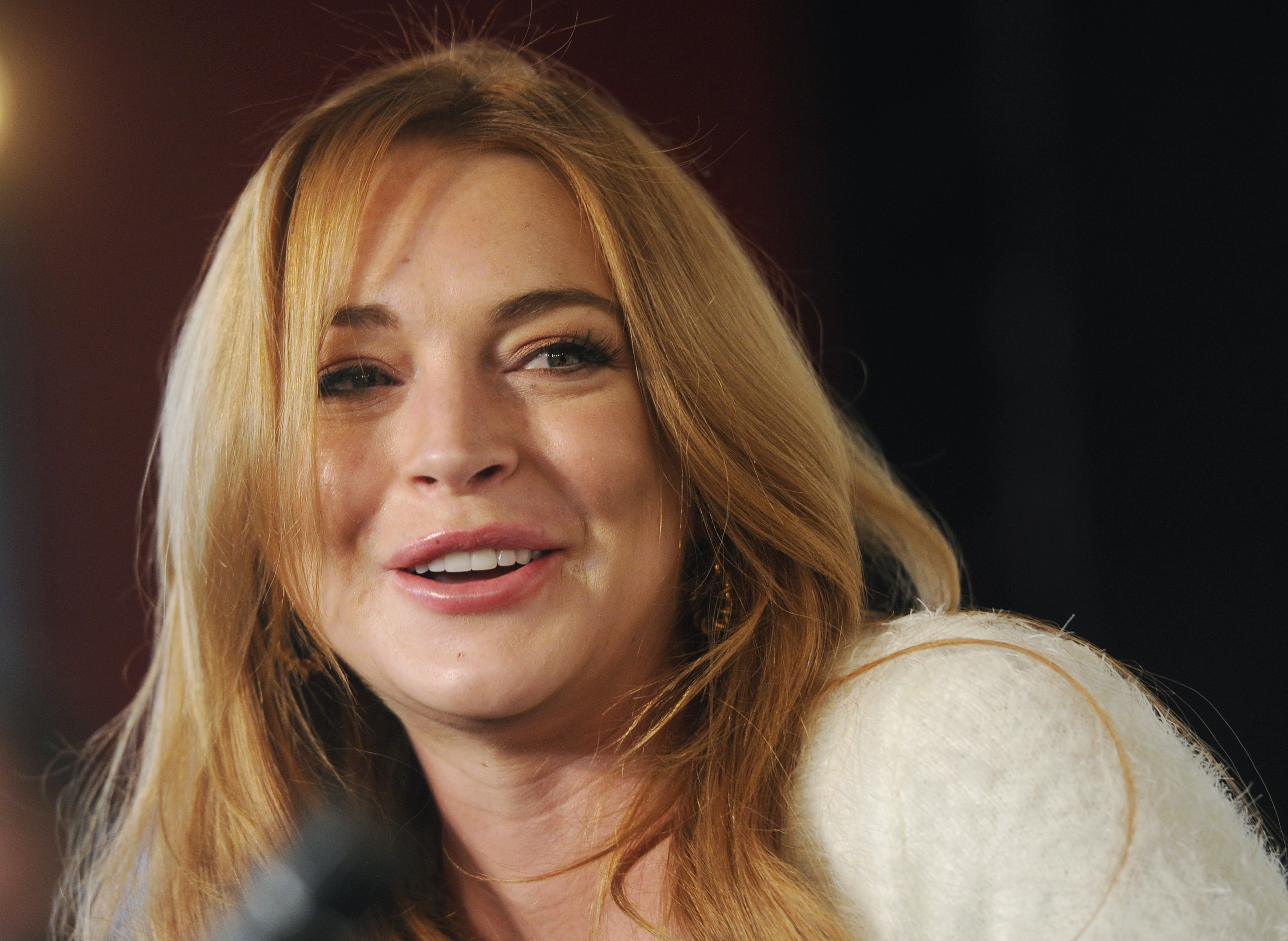 Lohan dice en TV que sufrió un aborto natural