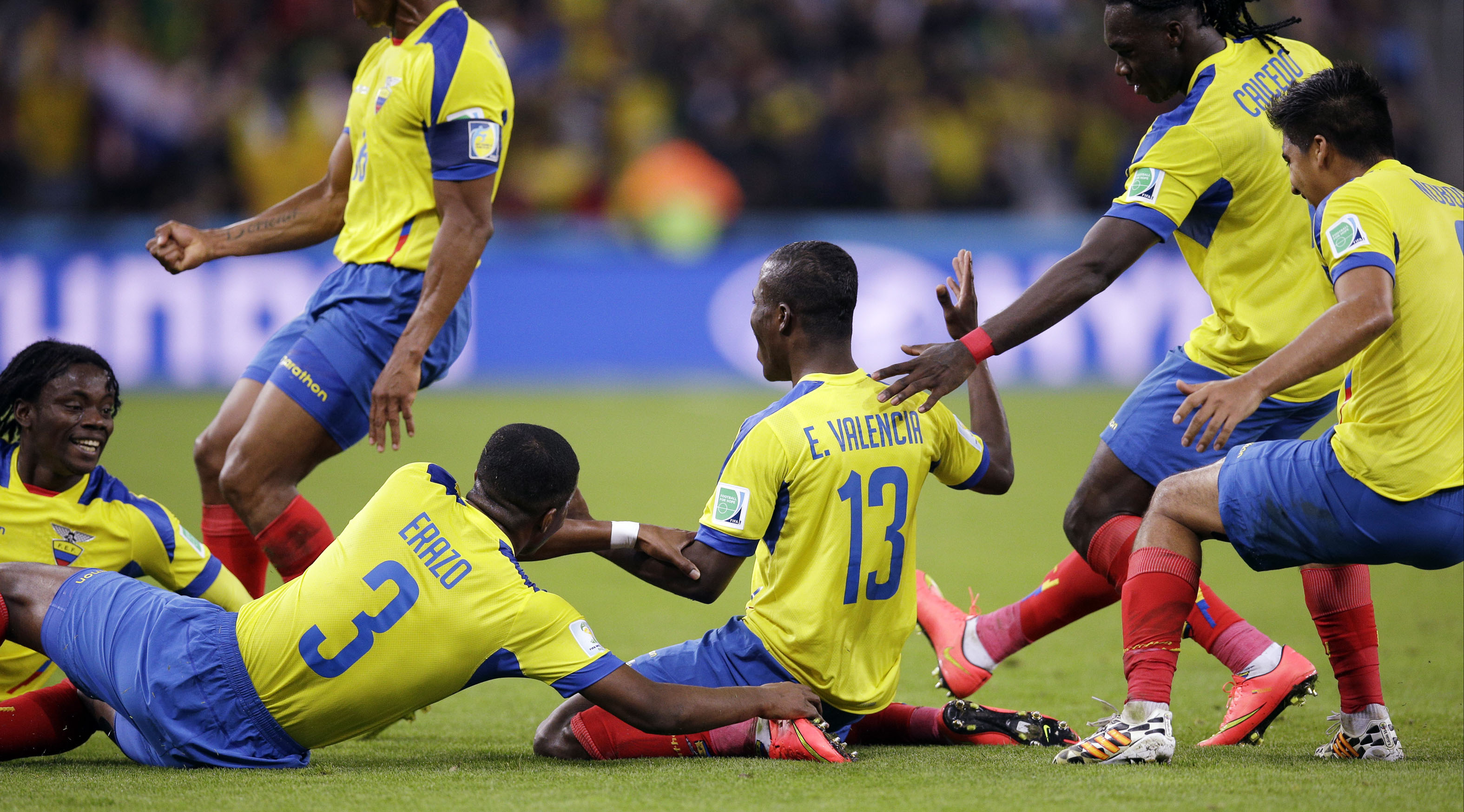 Ecuador  vence a Honduras 2-1