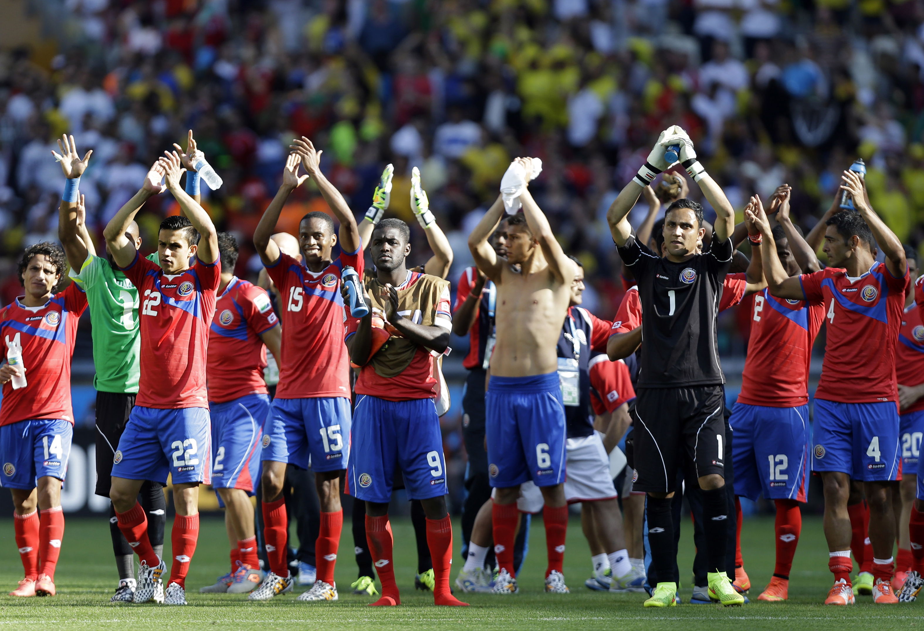 Multitud recibe selección en Costa Rica