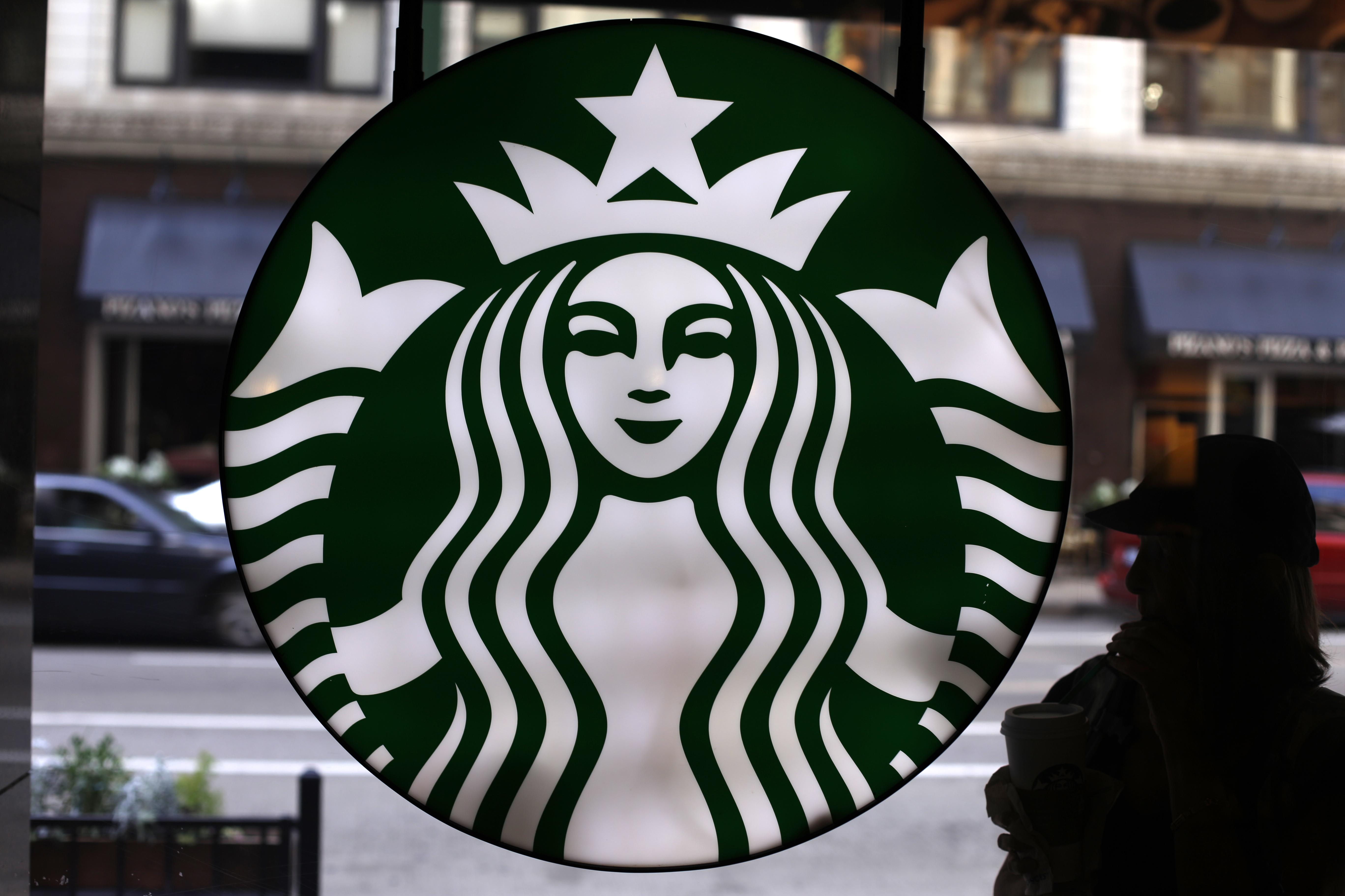 Starbucks se incorpora  al debate racial