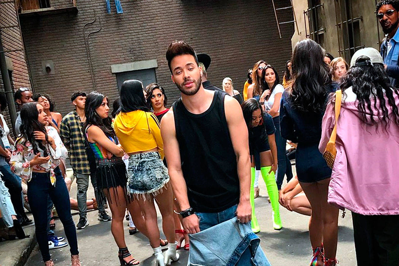 Estrena Prince Royce tema futbolero