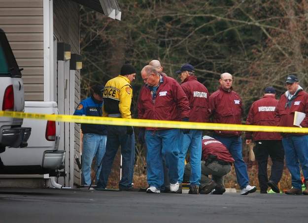 Policía dispara a un hombre en complejo de departamentos de Bothell