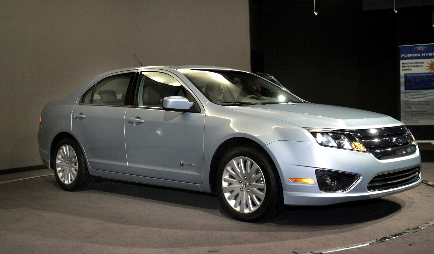 Auto híbrido Ford Fusion gana premio Auto del Año