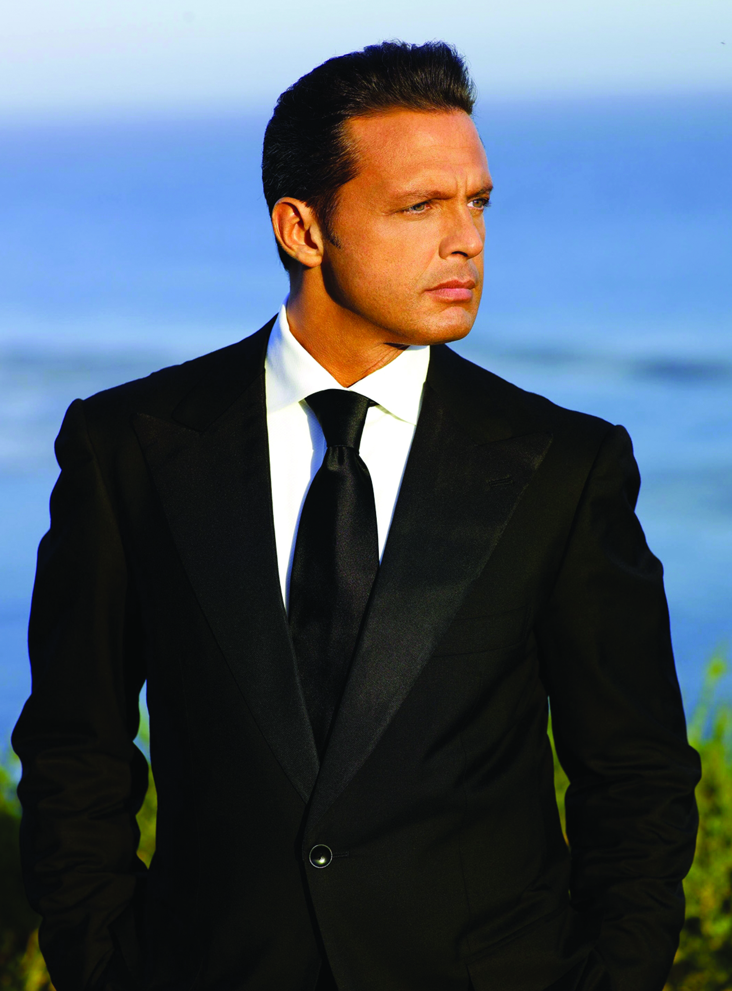 Luis Miguel es dado de alta de hospital