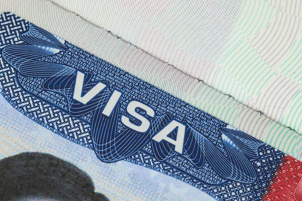 El Centro Nacional de Visas me dijo que cancelará mi petición si no los contacto. ¿Qué puedo hacer?