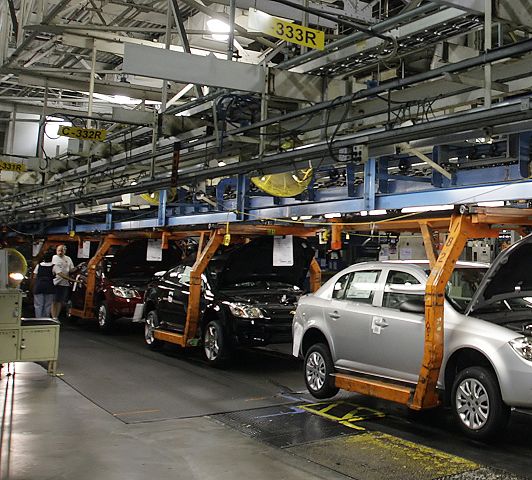 Sube Producción Automotriz; Bajan Ventas