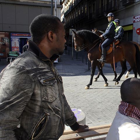 Presion policial ahoga a inmigrantes