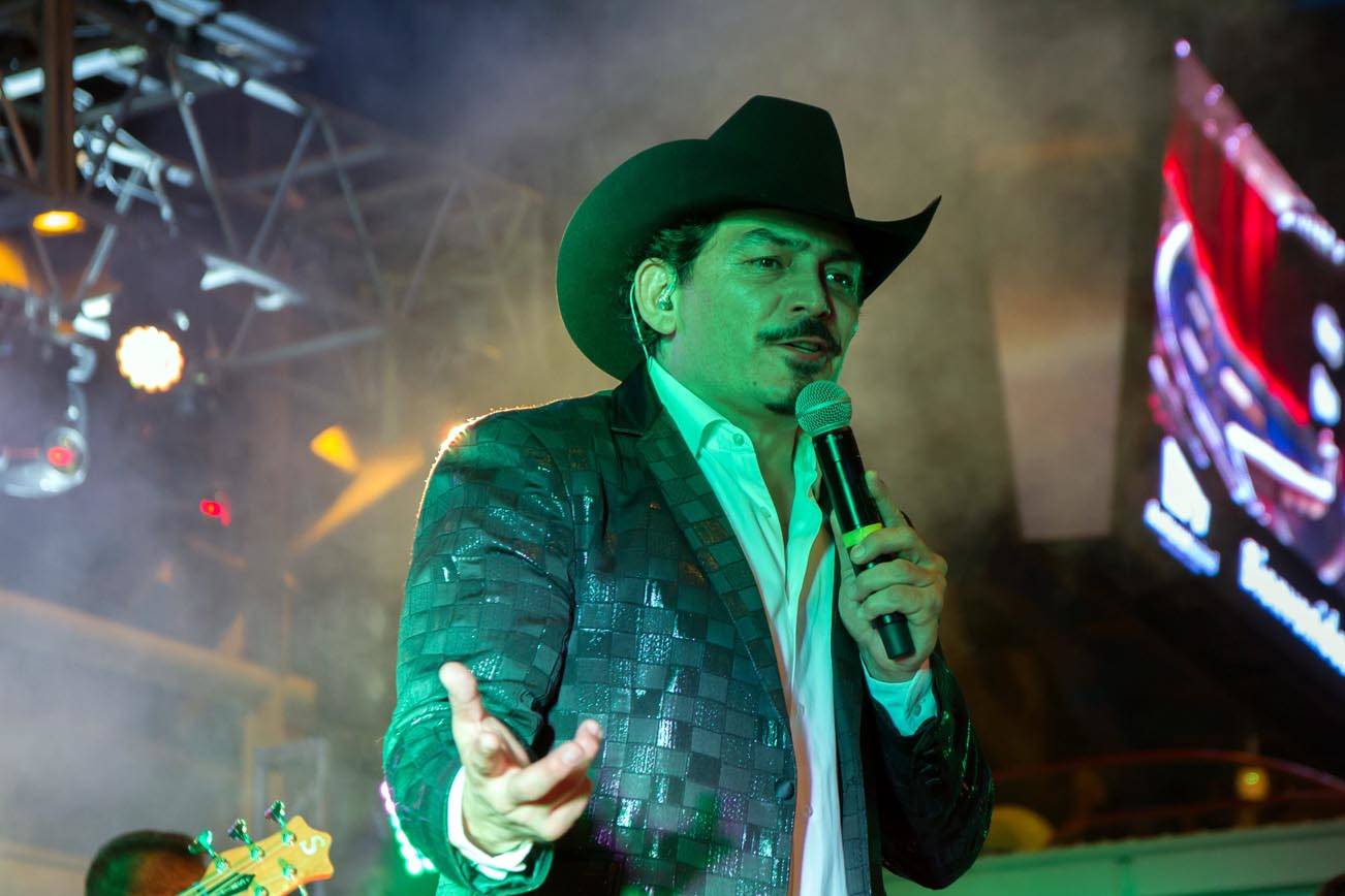 Sufre Manuel Figueroa caída en jaripeo