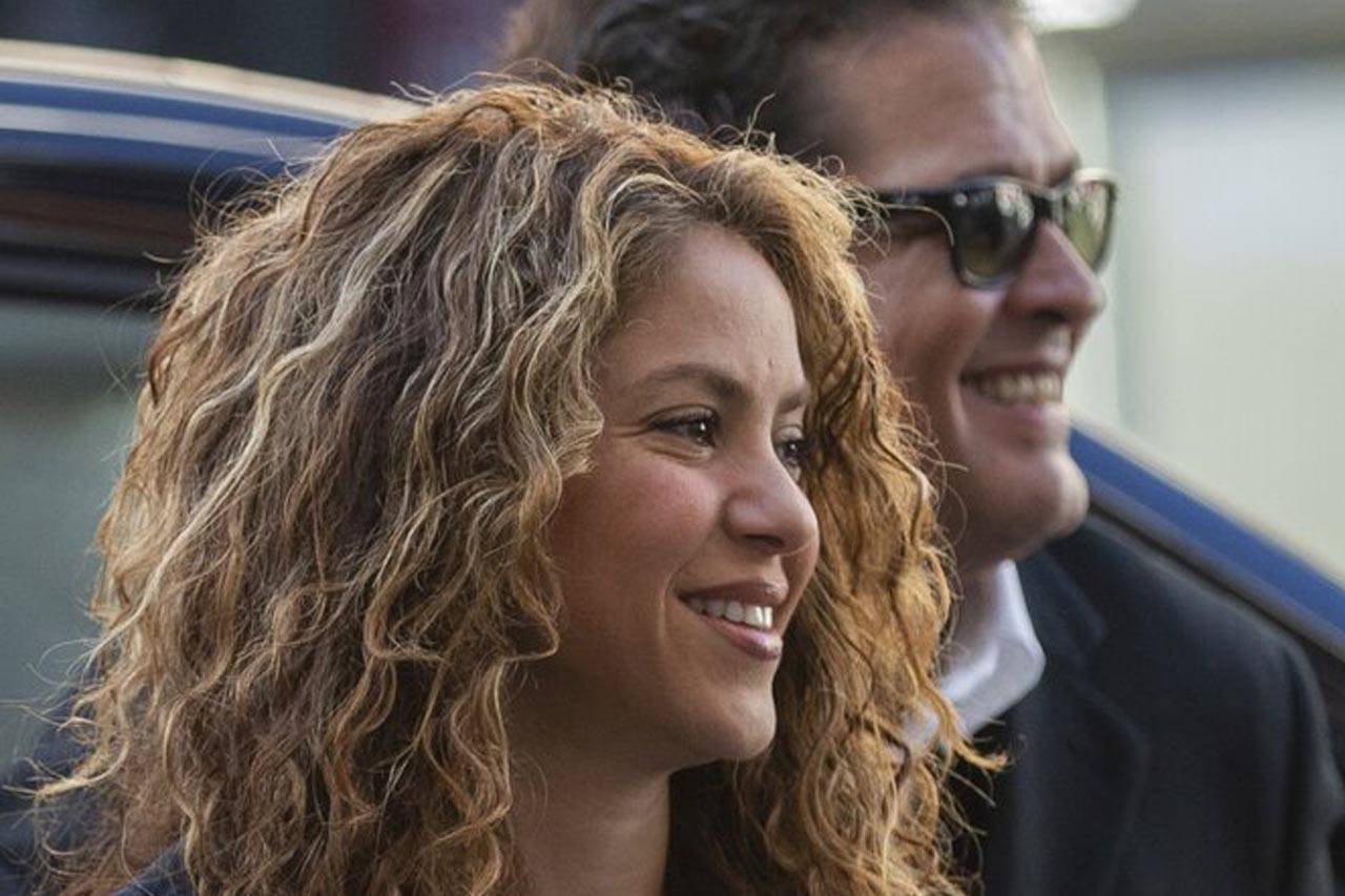 Shakira y Carlos Vives defienden “La bicicleta” ante un juez