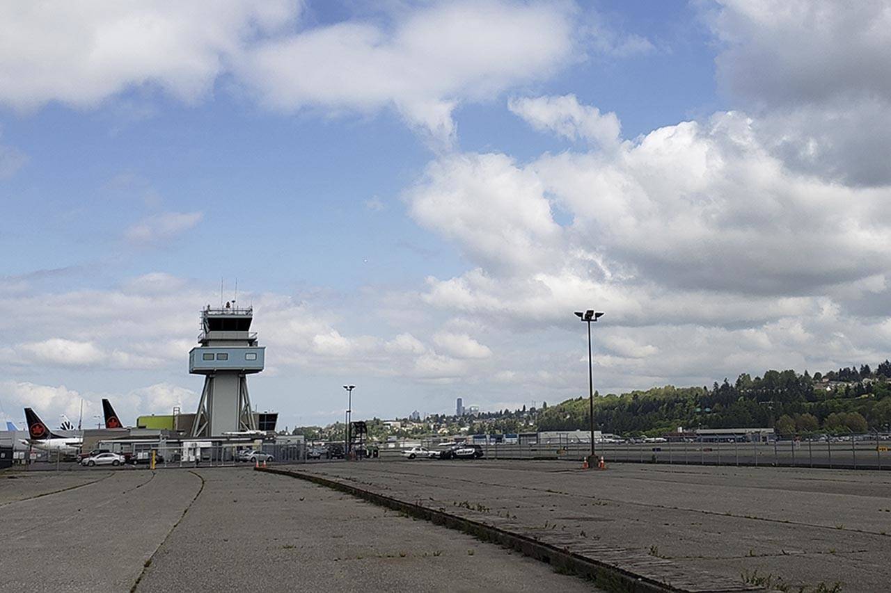 Oculto a simple vista: la colaboración del condado de King con los vuelos de deportación aérea de ICE en Boeing Field