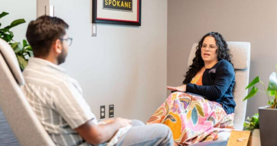 El trabajo de salud conductual es muy motivante y gratificante porque puedes ofrecer servicios en la lengua materna del paciente. Foto cortesía de Washington State Health Care Authority.